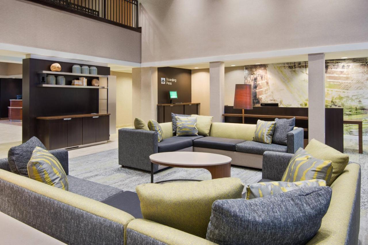 Courtyard By Marriott Springfield Airport Hotel Bagian luar foto