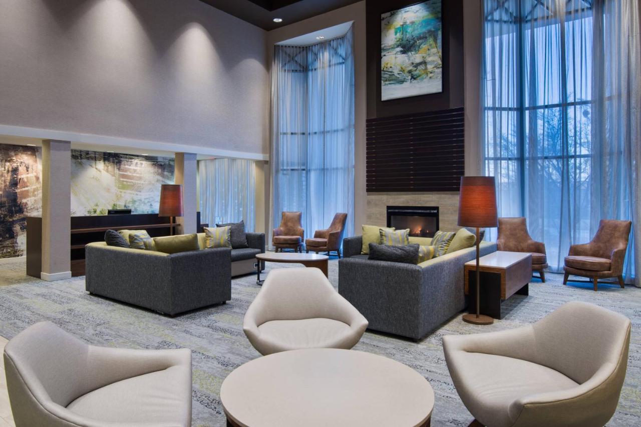 Courtyard By Marriott Springfield Airport Hotel Bagian luar foto