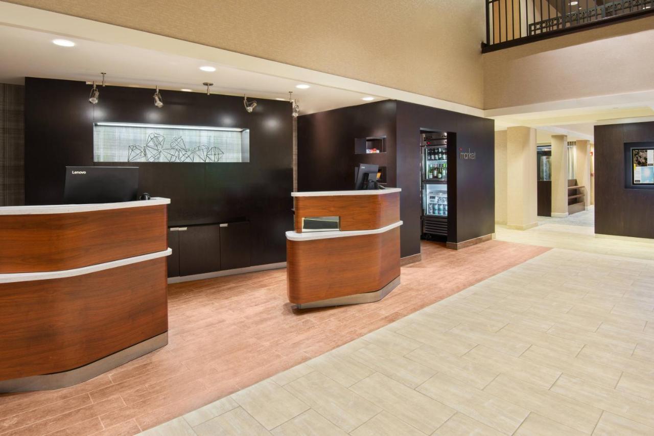 Courtyard By Marriott Springfield Airport Hotel Bagian luar foto