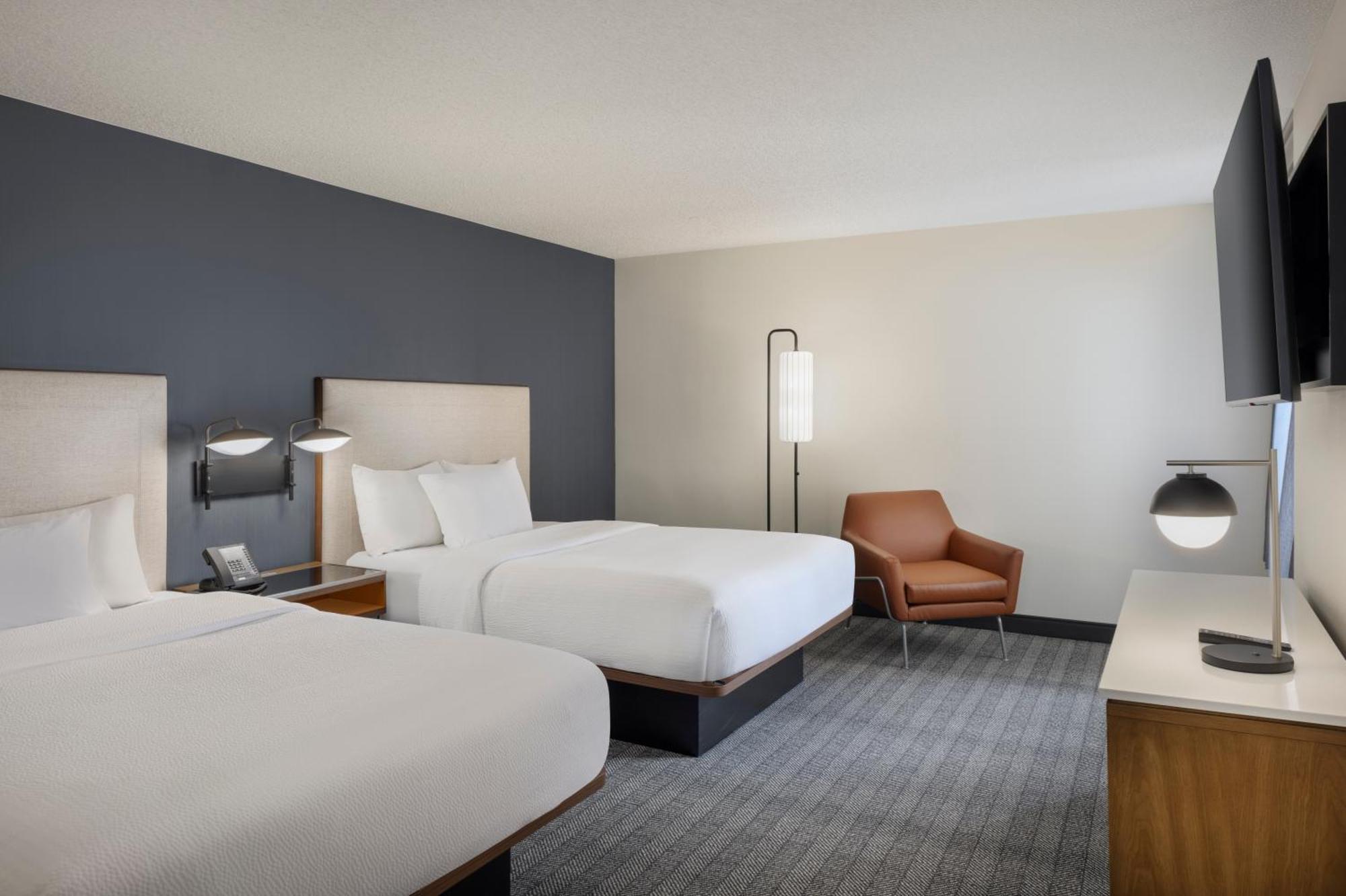 Courtyard By Marriott Springfield Airport Hotel Bagian luar foto