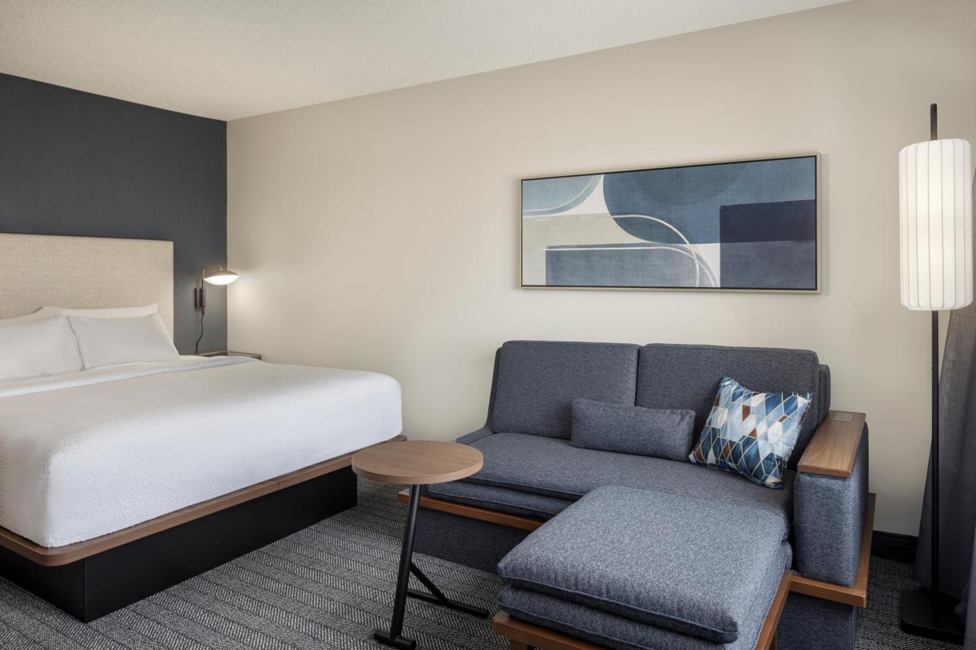 Courtyard By Marriott Springfield Airport Hotel Bagian luar foto