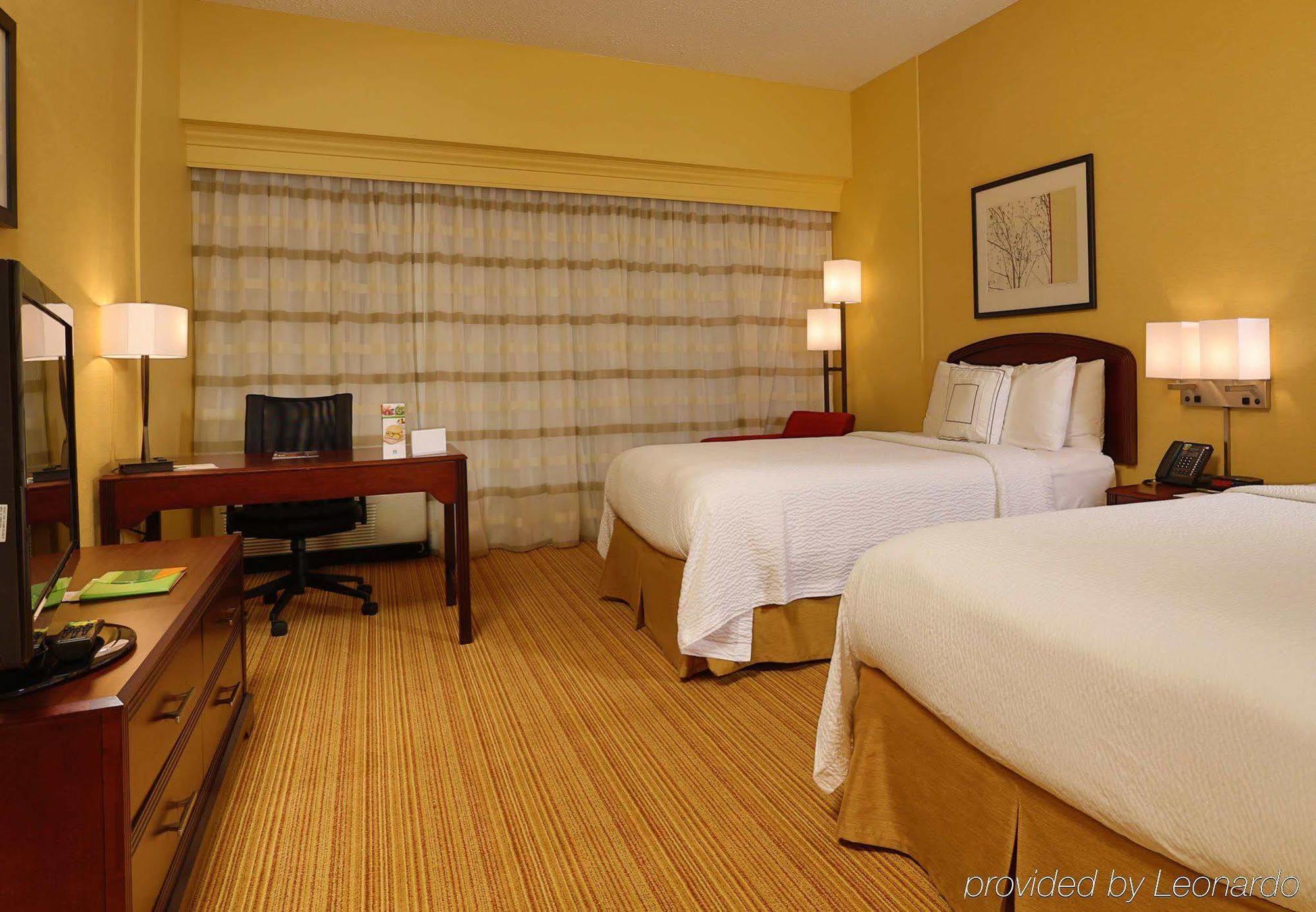 Courtyard By Marriott Springfield Airport Hotel Bagian luar foto