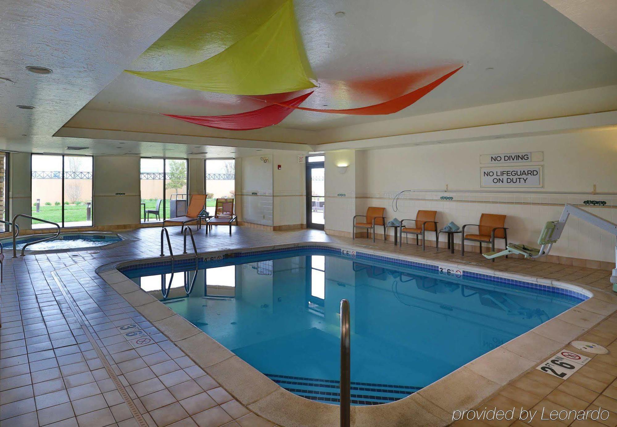 Courtyard By Marriott Springfield Airport Hotel Bagian luar foto