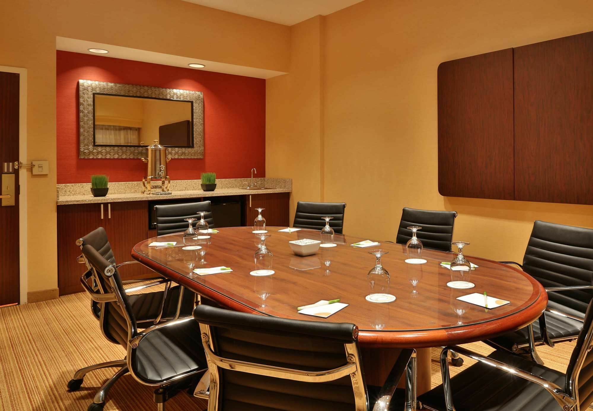 Courtyard By Marriott Springfield Airport Hotel Bagian luar foto
