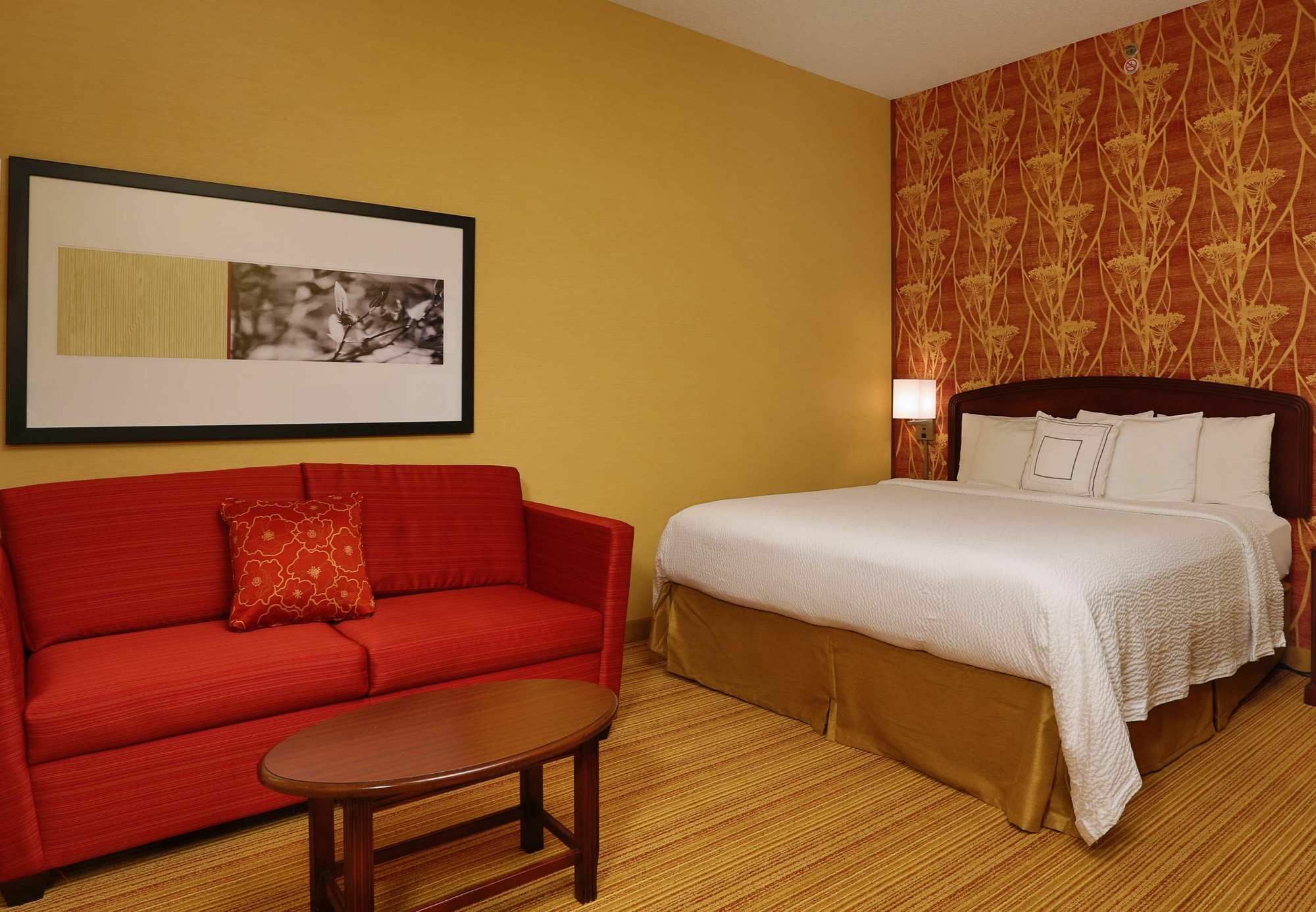 Courtyard By Marriott Springfield Airport Hotel Bagian luar foto